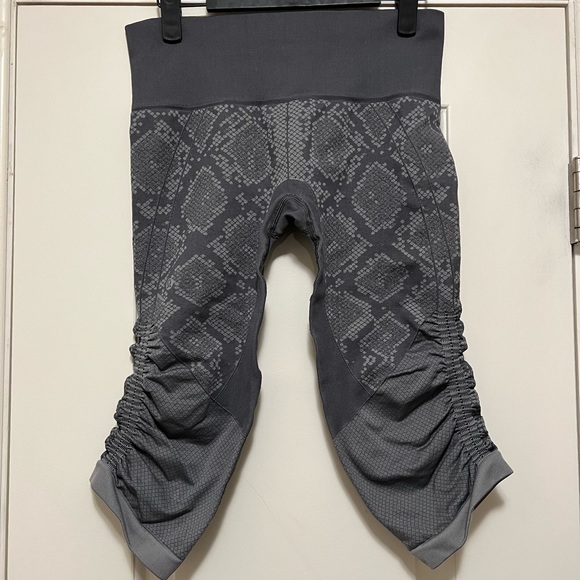 Lululemon crop tights - Picture 3 of 3